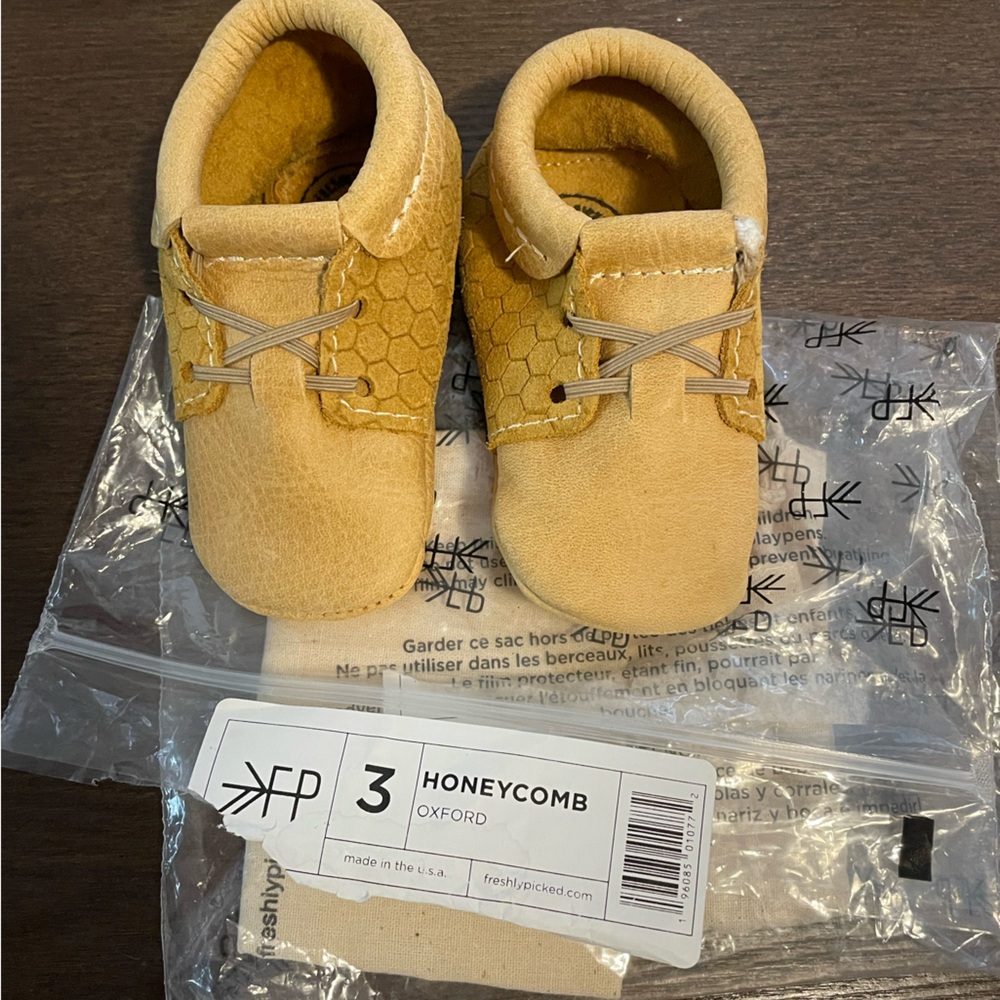 Freshly picked honeycomb Oxford shoes size 3